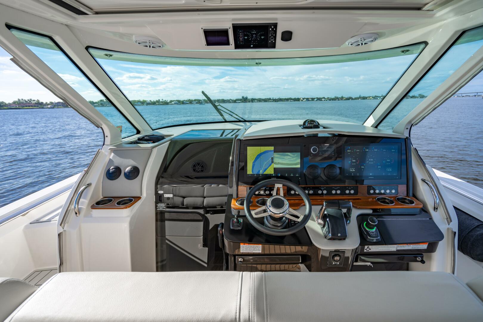 2022 Tiara Yachts 43 LS - Image 59