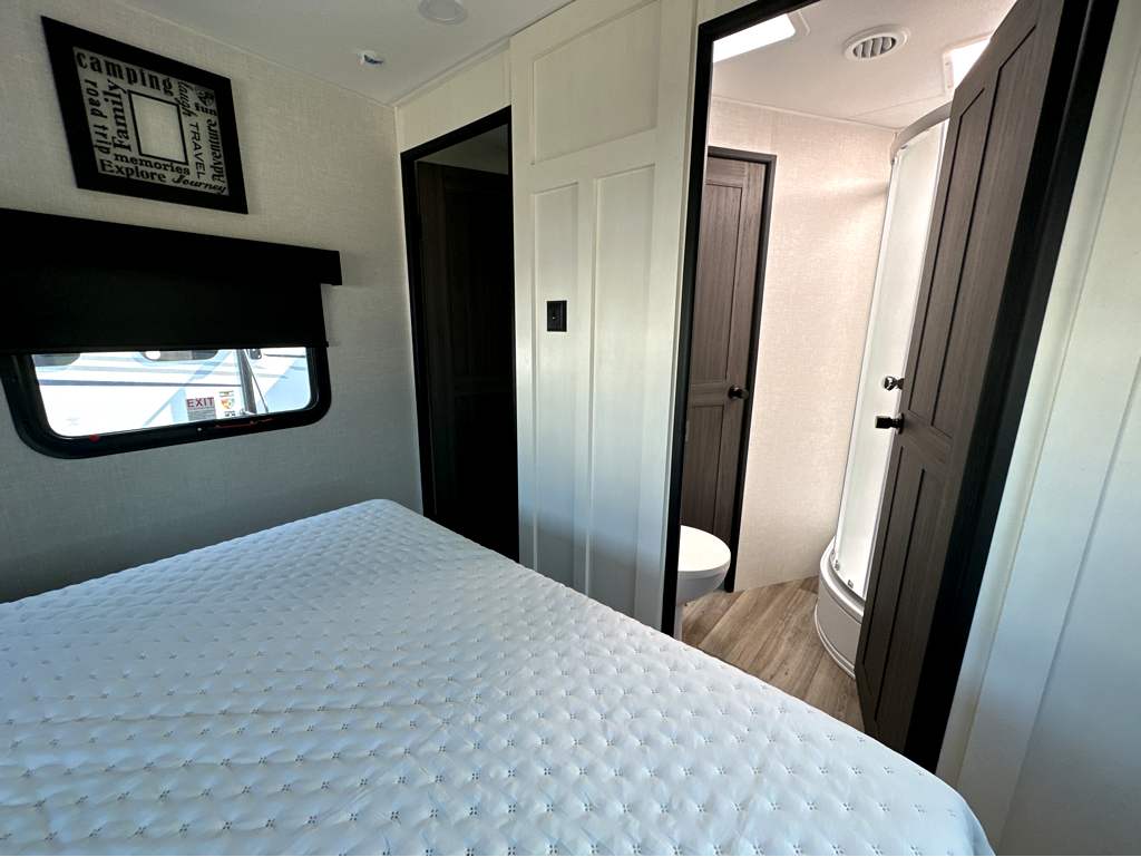 2026 VENTURE RV SPORTTREK 251VFK - Image 20