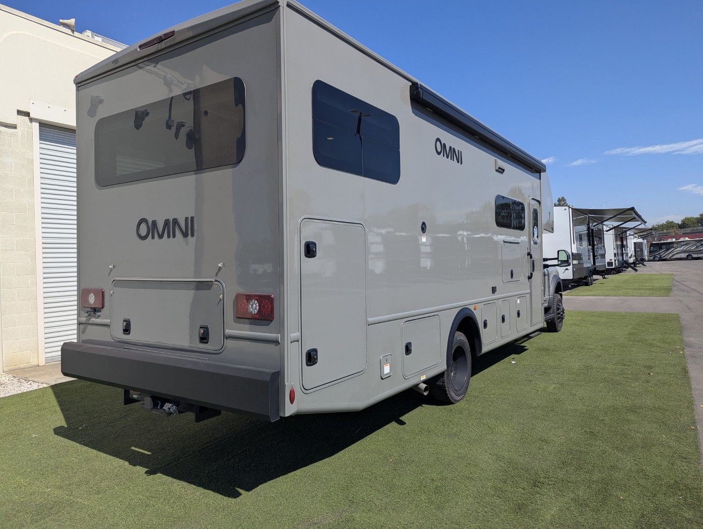 2027 Thor Motor Coach Omni Z30 - Image 10
