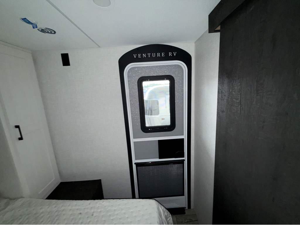 2026 VENTURE RV SIENNA 311VDB - Image 23
