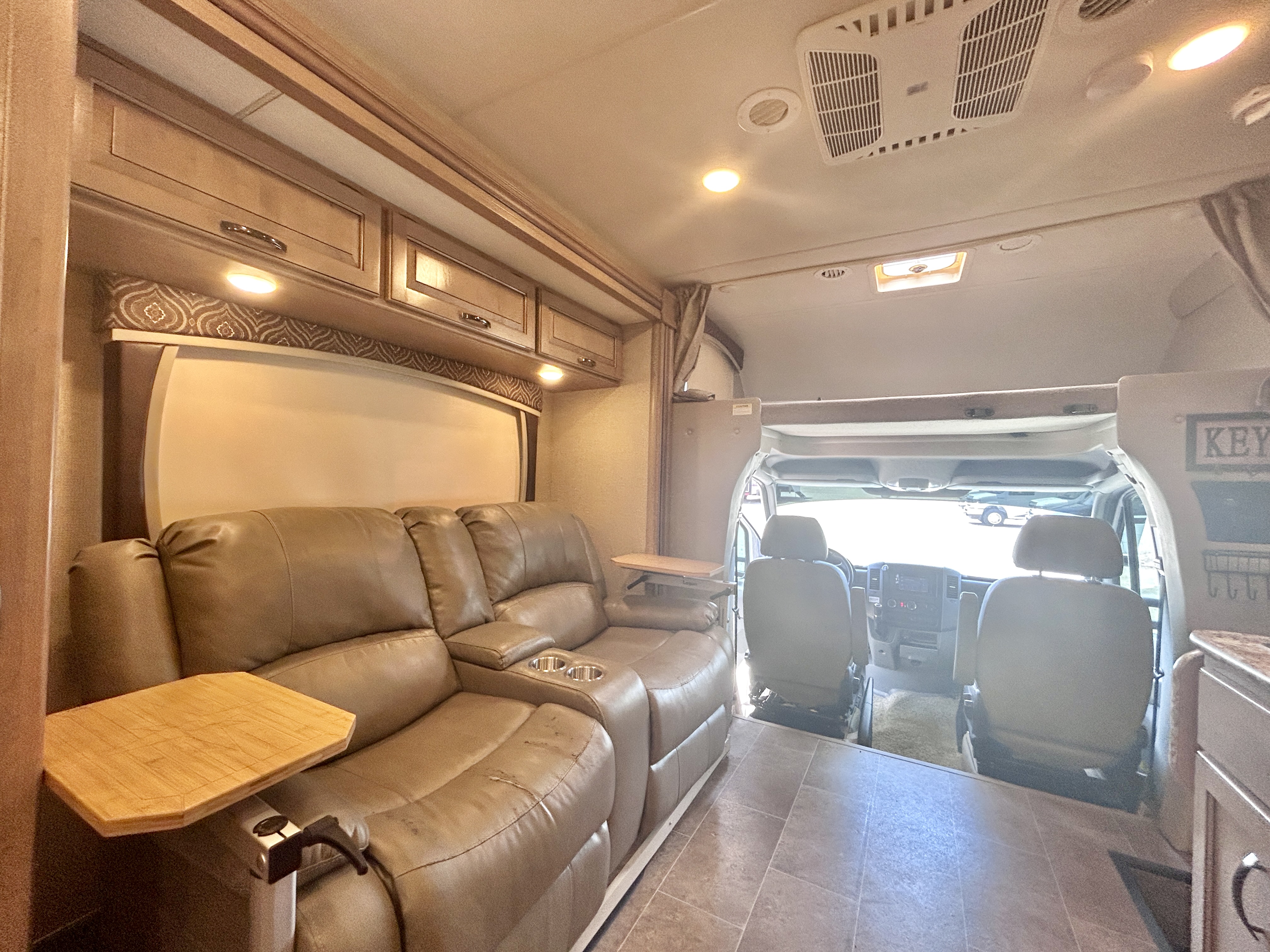 2018 Thor Motor Coach Chateau Sprinter 24WS - Image 14