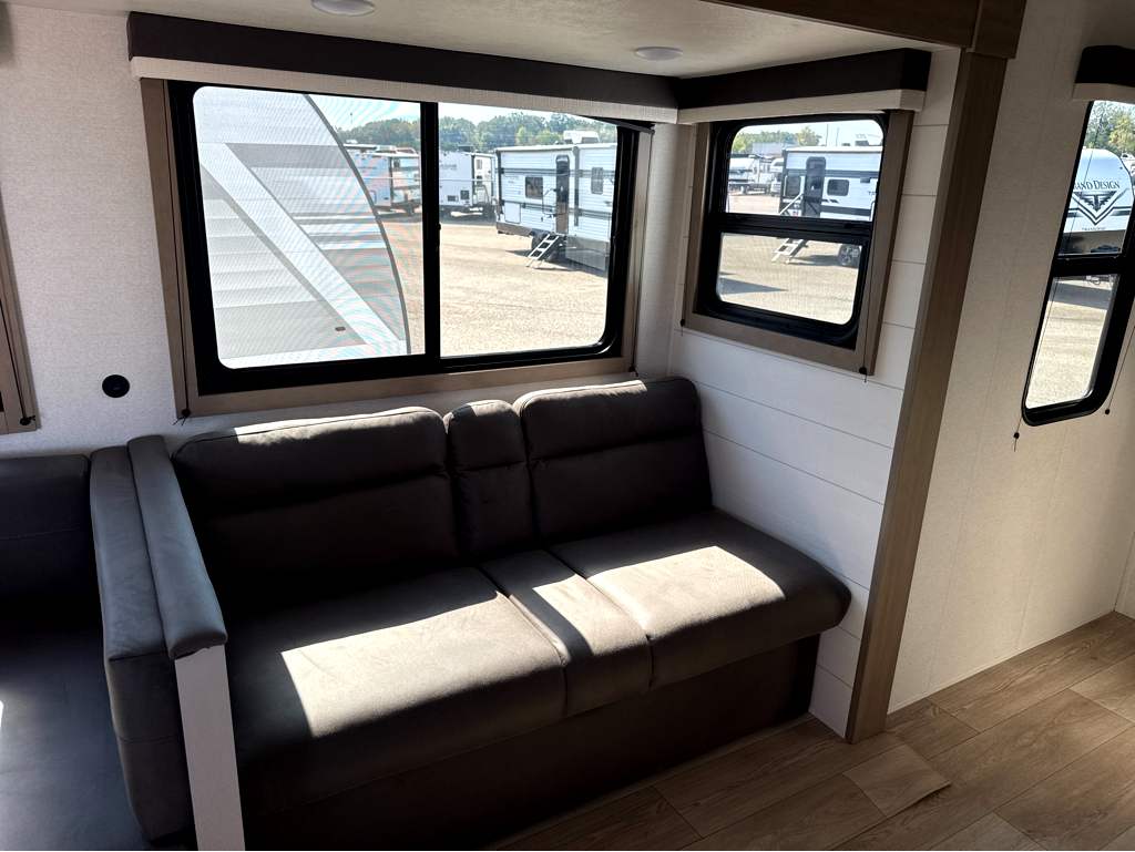 2027 JAYCO JAY FLIGHT 295TBS - Image 13