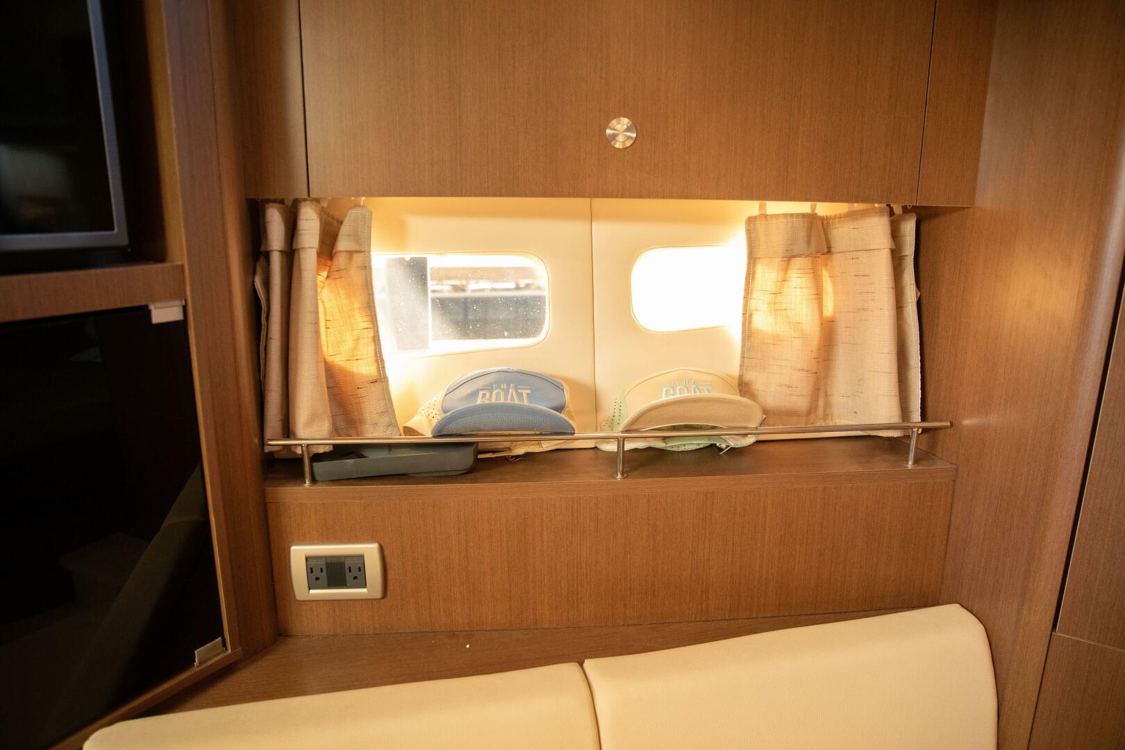 2016 Sea Ray Sundancer 350 - Image 124
