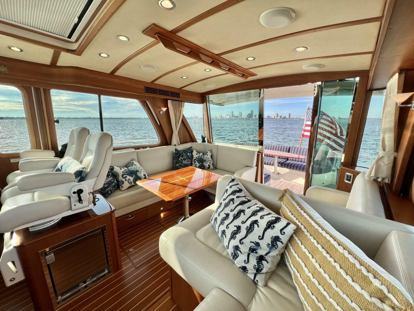 2017 Sabre 48 Salon Express - Image 16