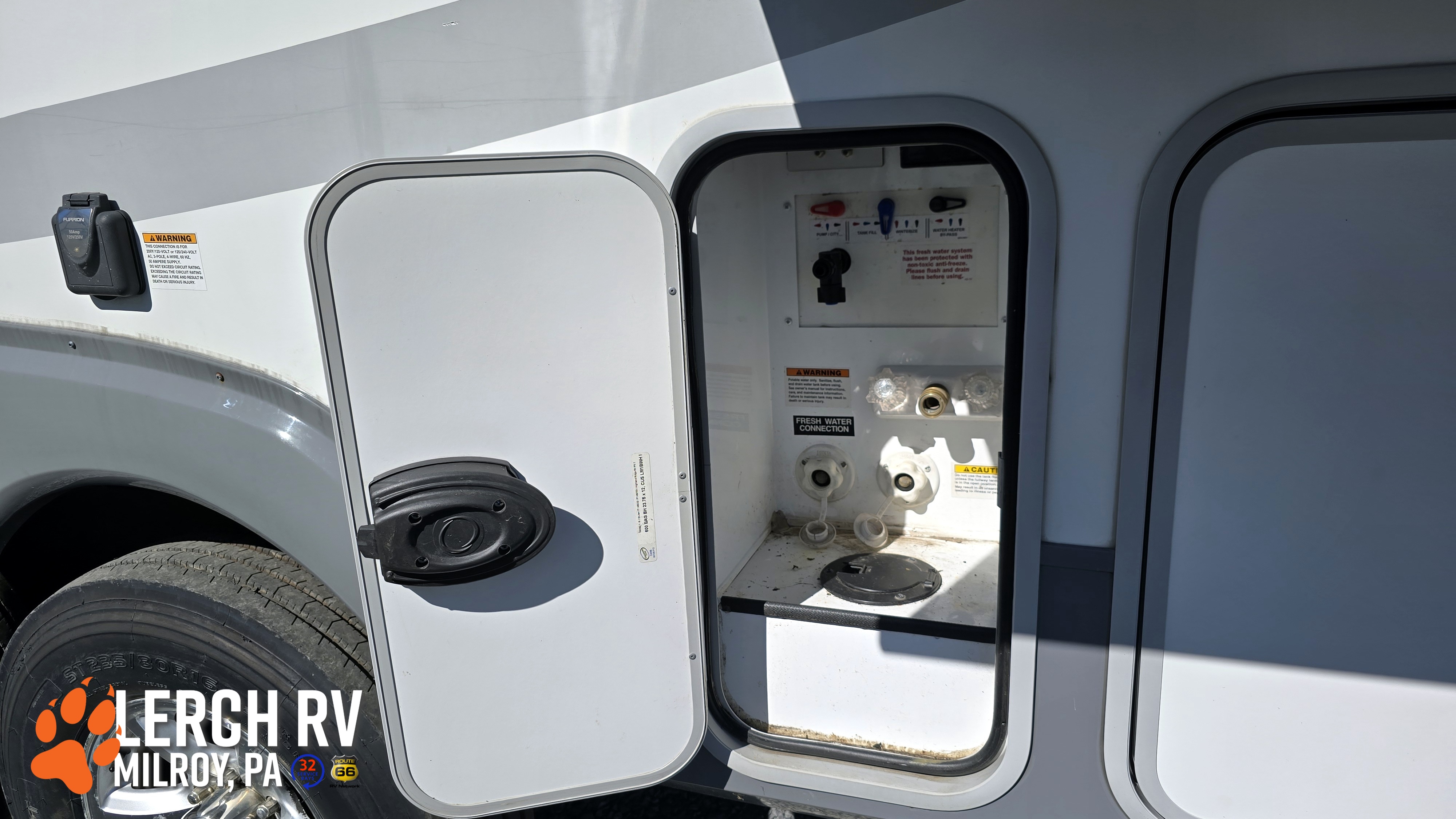 2017 Highland Ridge Roamer RT340FLR - Image 4