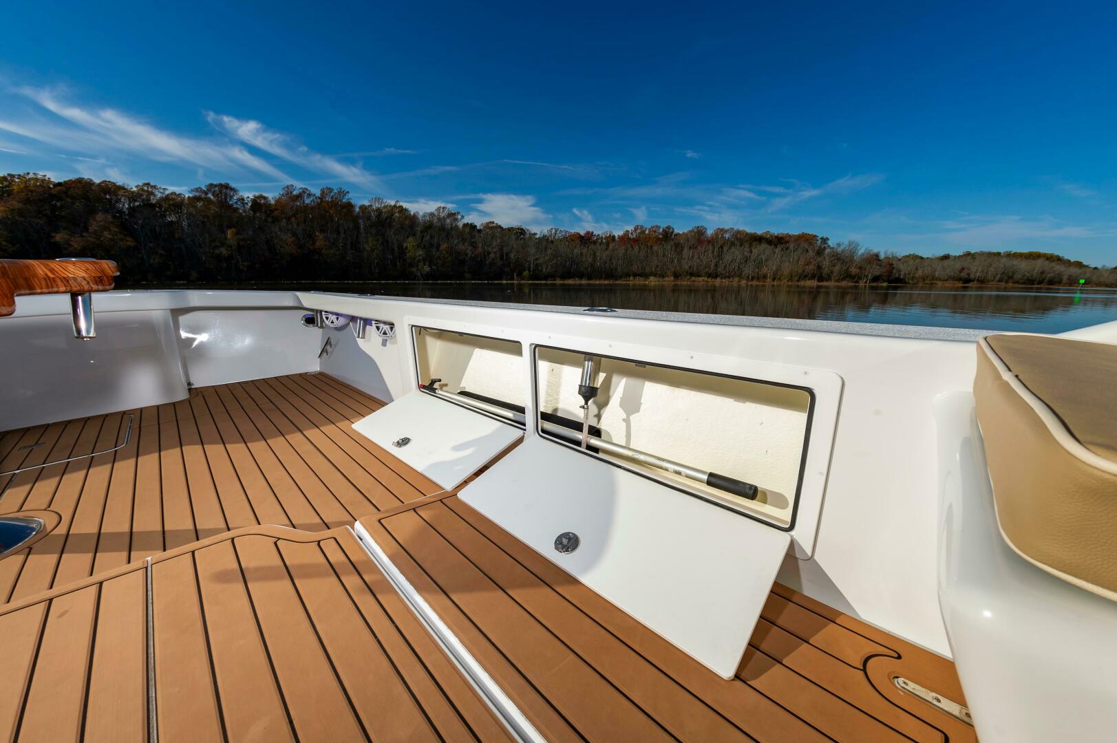 2024 Custom Chesapeake Bay Built Custom 33' - Image 16