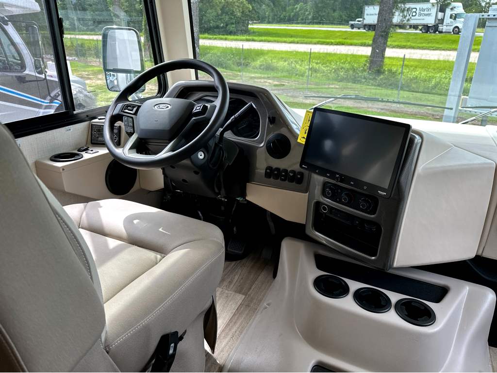 2027 THOR MOTOR COACH HURRICANE 36H - Image 22