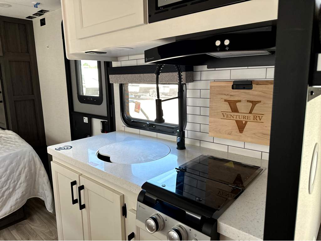 2027 VENTURE RV SPORTTREK STINGER 222VUD - Image 13