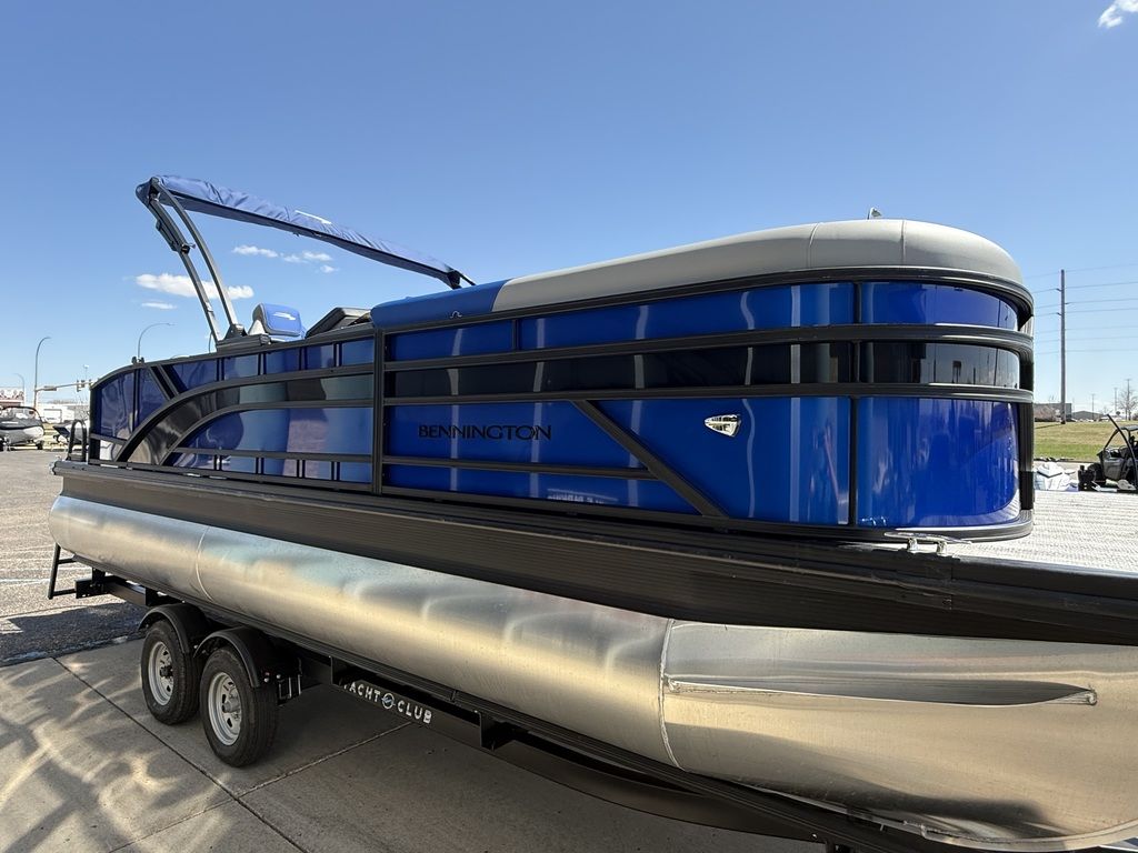 2025 Bennington 22 SSB Swingback Tri-Toon Pontoon - Image 7