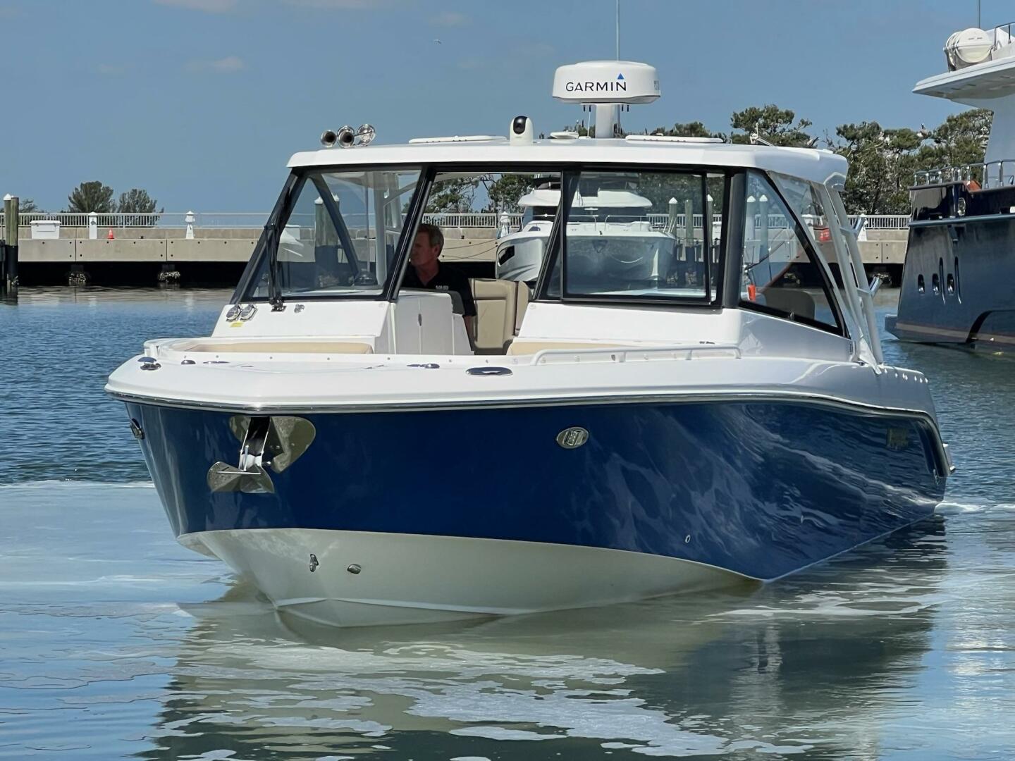 2019 Everglades 340 Dual Console - Image 36