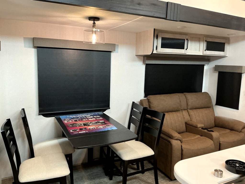 2026 PALOMINO 421LFT - Image 4