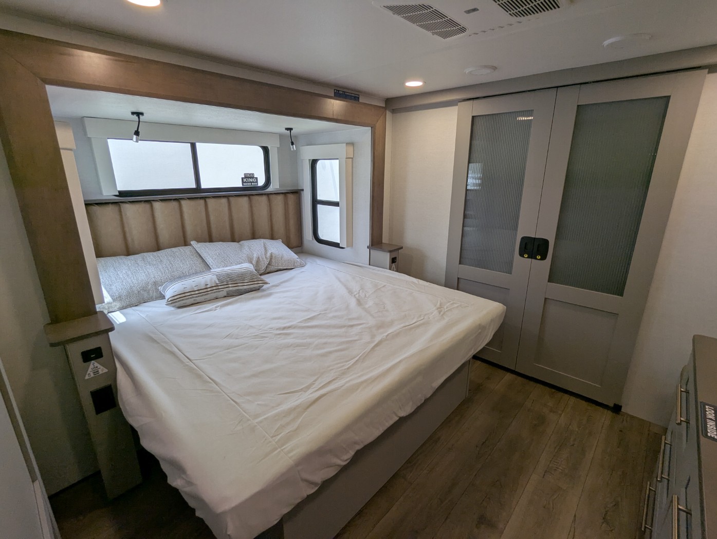 2025 Alliance RV Paradigm 375RD - Image 7