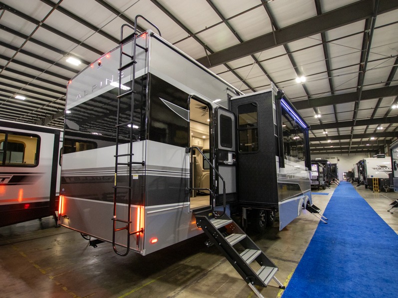 2025 Keystone Alpine 3910RK - Image 3