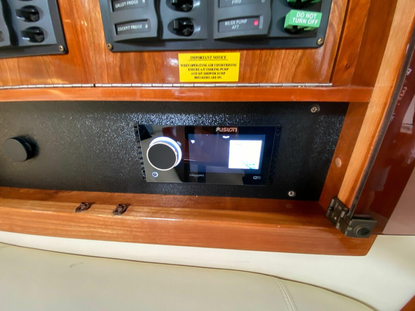 2002 Riviera 47 Excalibur - Image 24