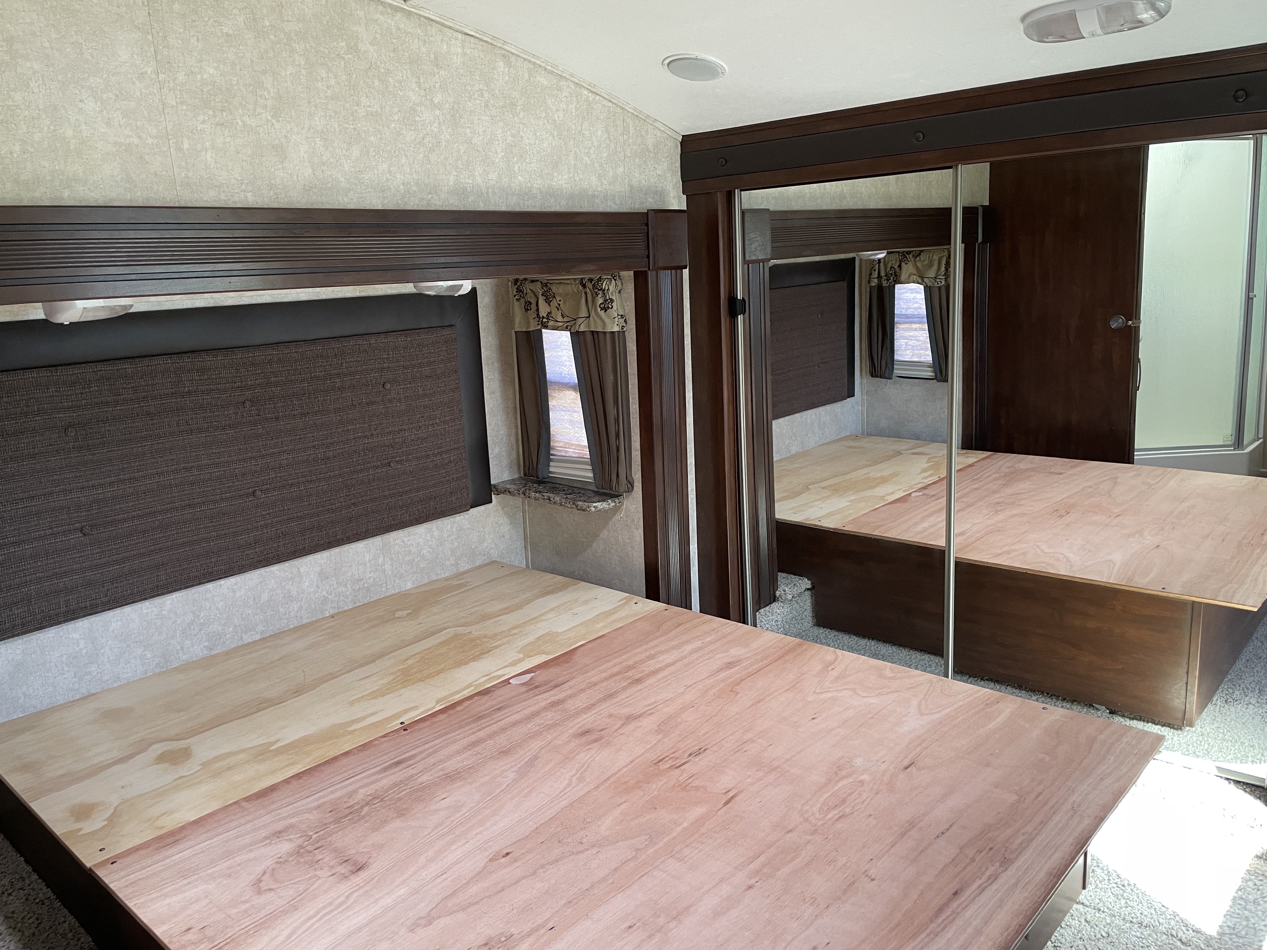 2014 Keystone Cougar 327RES - Image 18