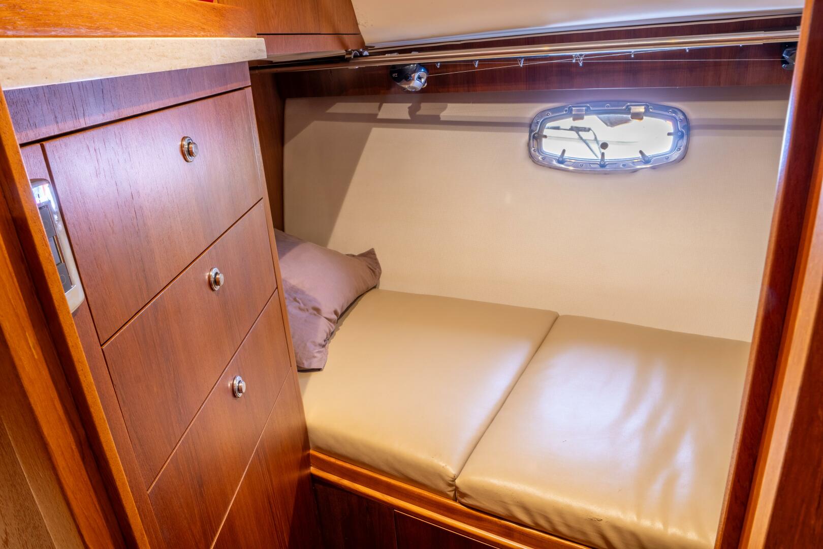 2015 Tiara Yachts 4300 Open - Image 14
