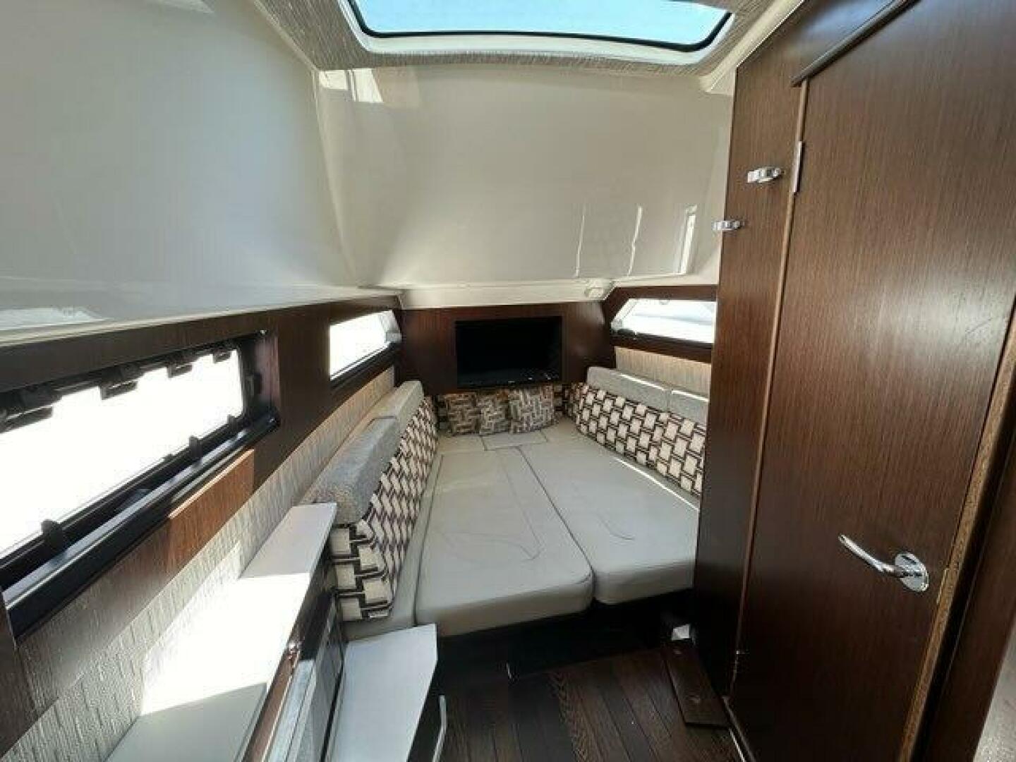 2021 PURSUIT S 428 Sport Base - Image 43