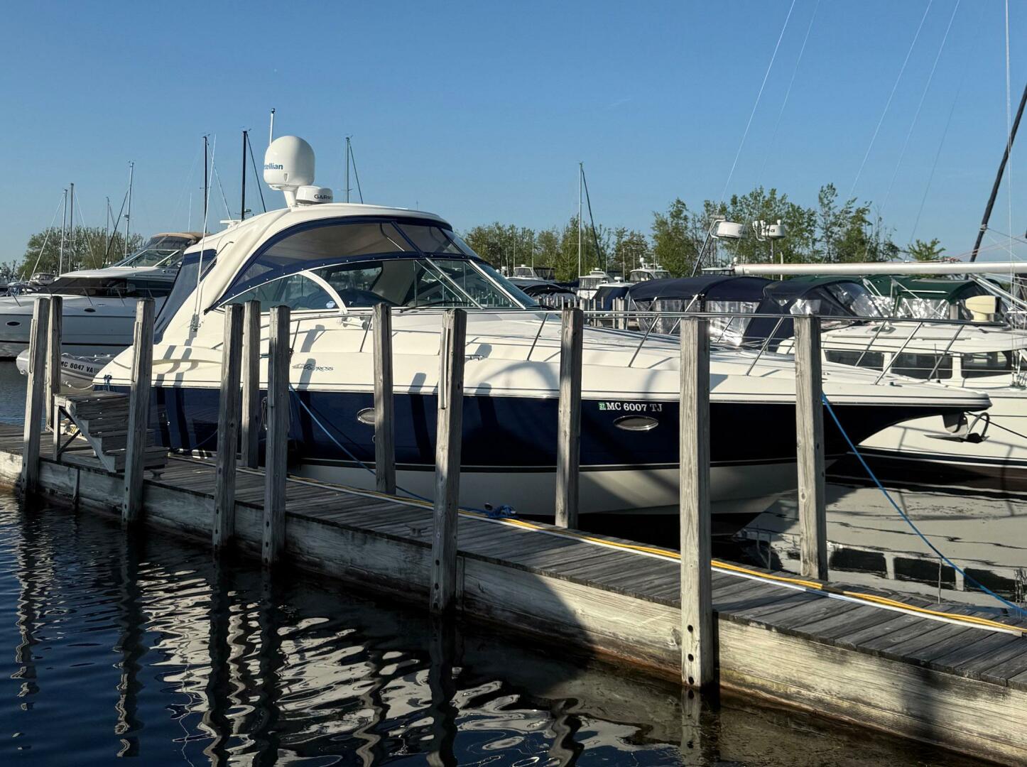 2006 Cruisers Yachts 420 Express - Image 2