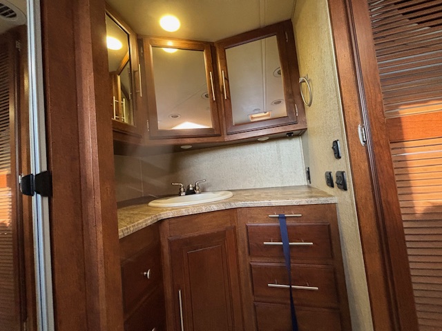 2014 Coachmen Cross Country 404RB - Image 35