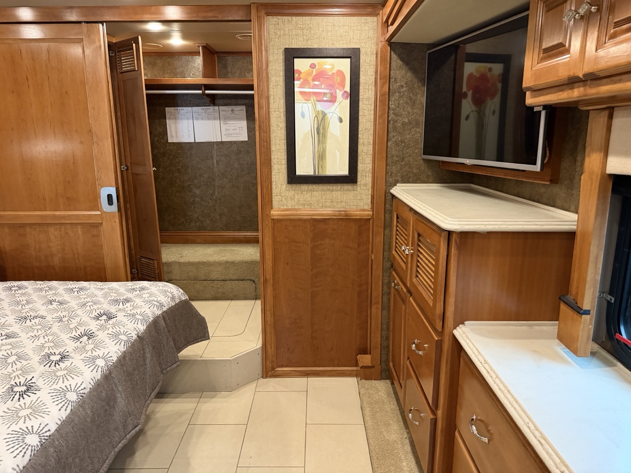 2015 Tiffin Phaeton 40 AH - Image 16