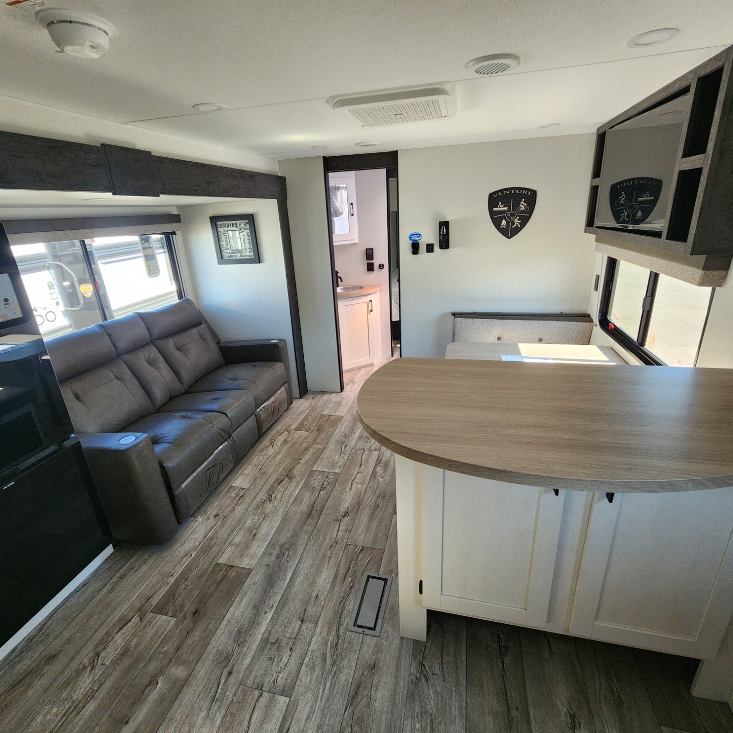 2026 VENTURE RV SIENNA 231VRK - Image 31