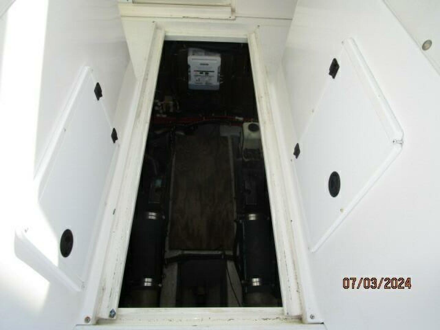 1996 Wellcraft 3300 Coastal - Image 47