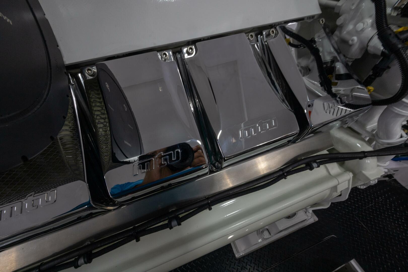 2025 Viking 82 Convertible - Image 64