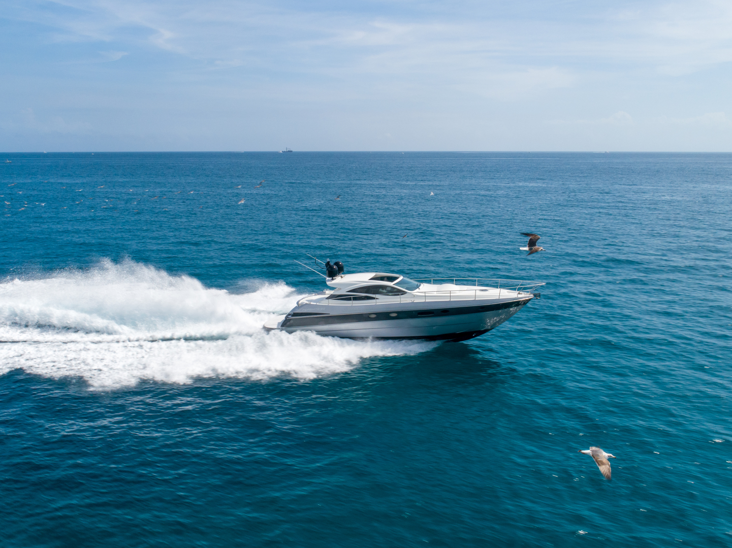 2004 Pershing Express - Image 7