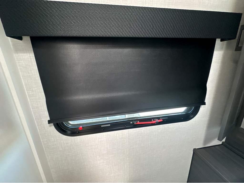 2026 VENTURE RV SPORTTREK STINGER 232VRL - Image 34
