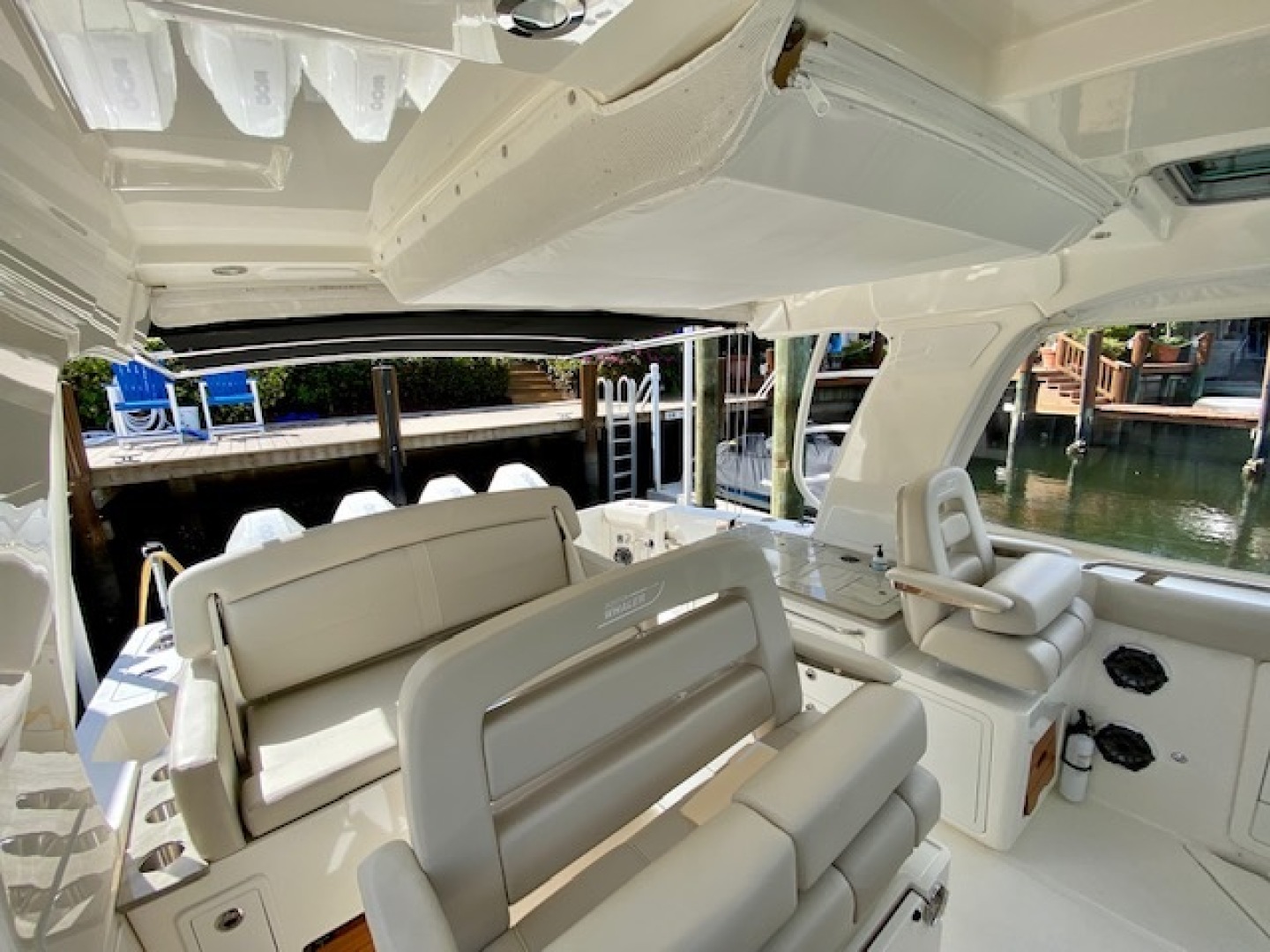 2020 Boston Whaler 380 Realm - Image 10