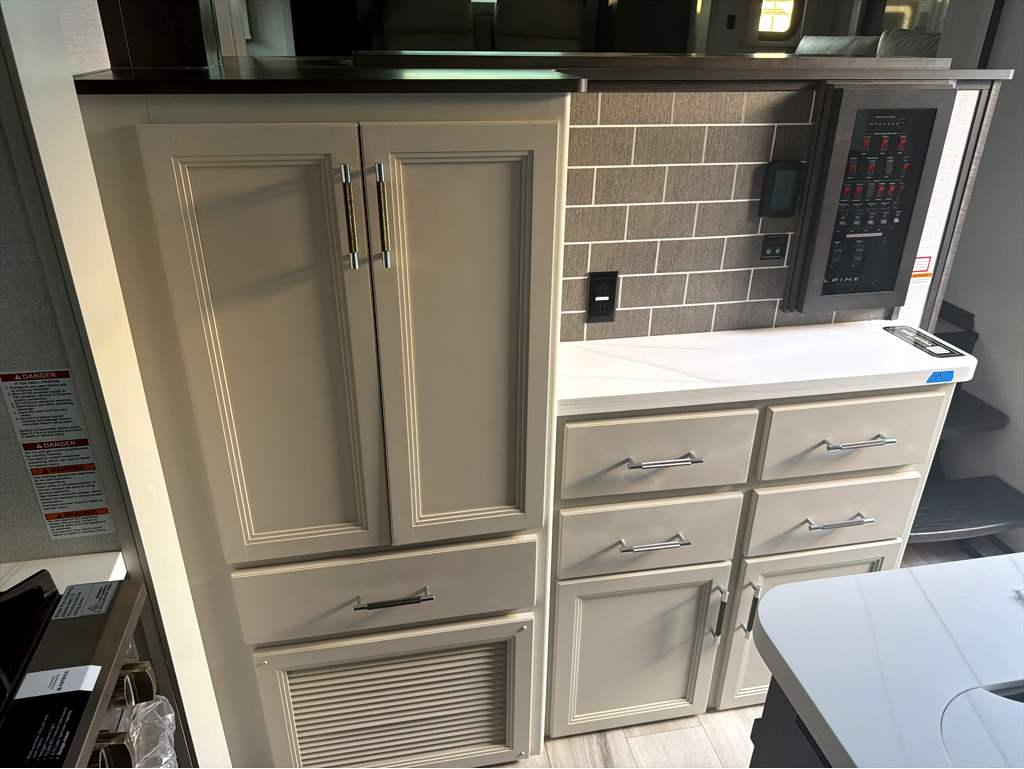 2026 Keystone ALPINE 3710FL - Image 22