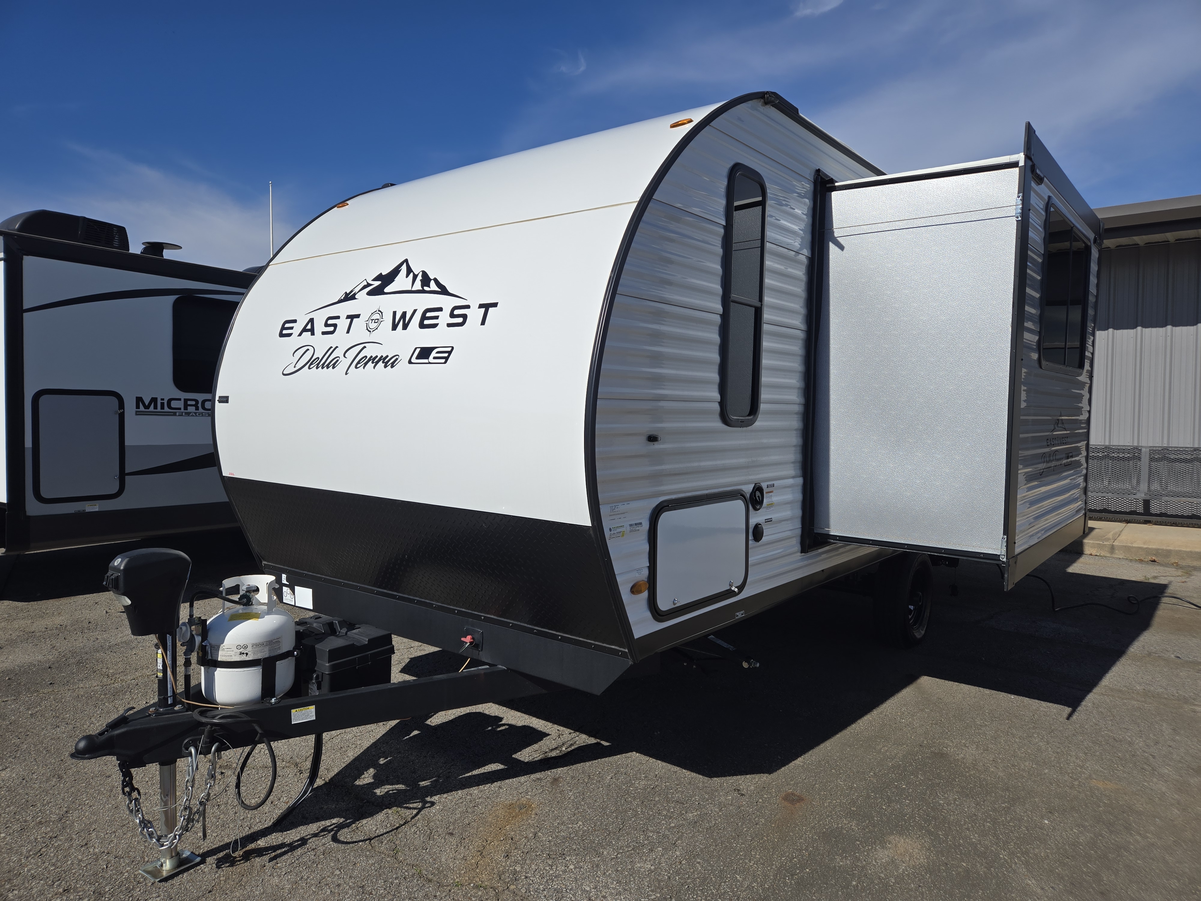 2023 East to West Della Terra LE 175BHLE - Image 3