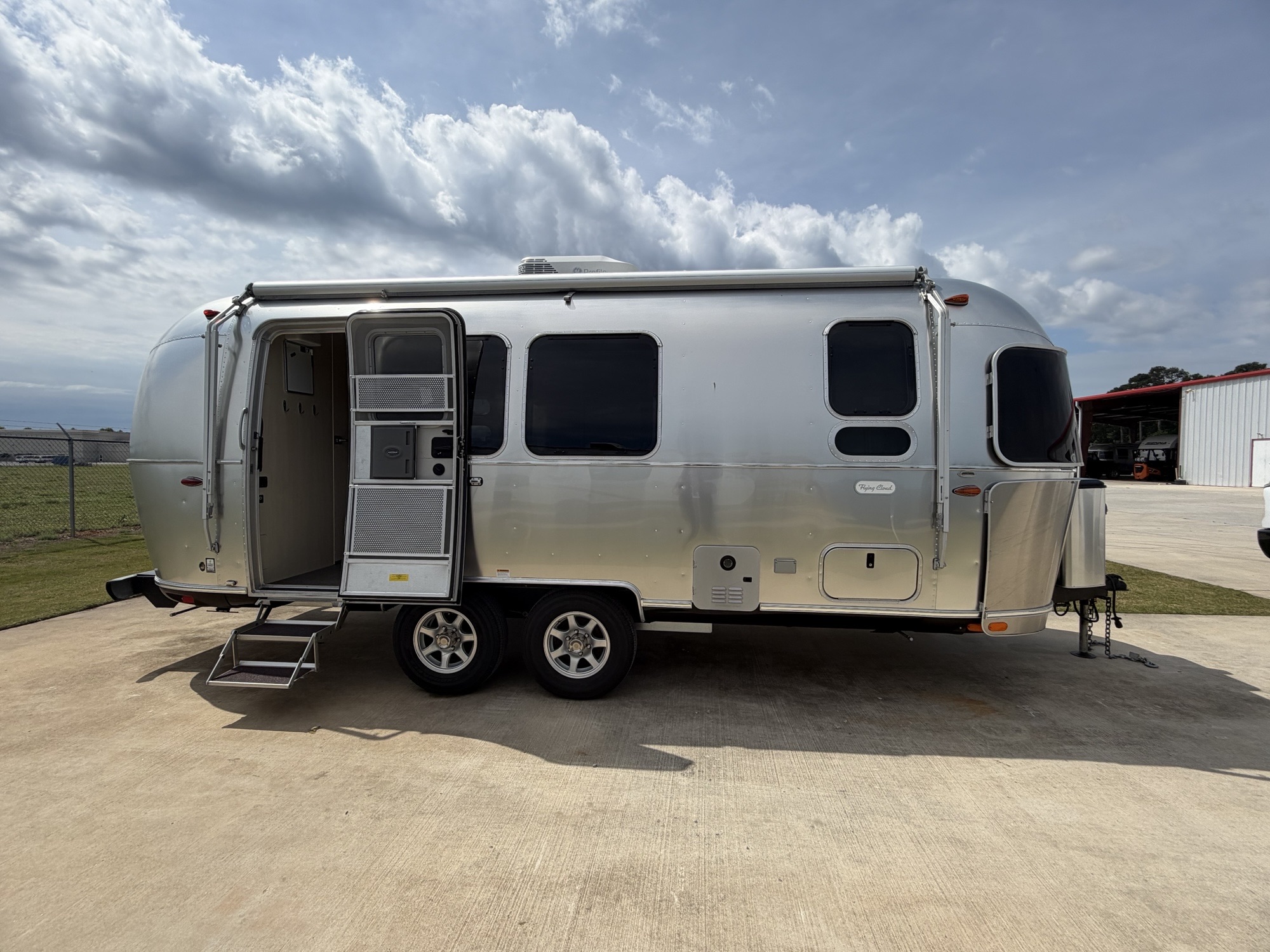 2024 AIRSTREAM FLYING CLOUD 23FB - Image 7