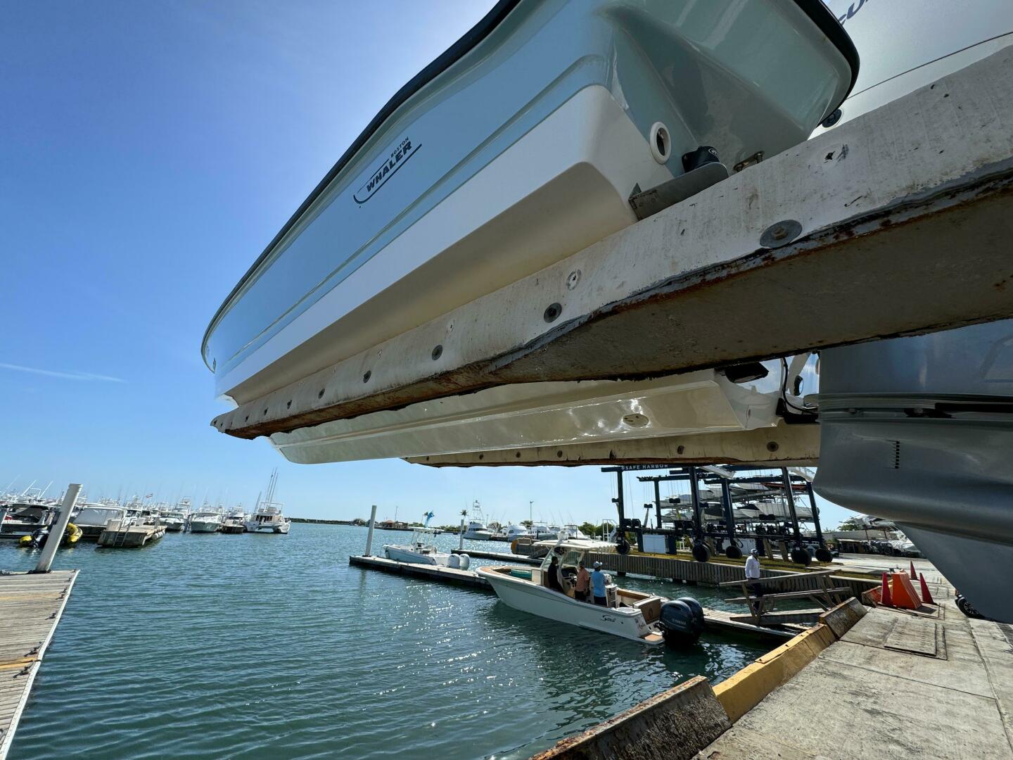 2022 Boston Whaler 250 DAUNTLESS Base - Image 3