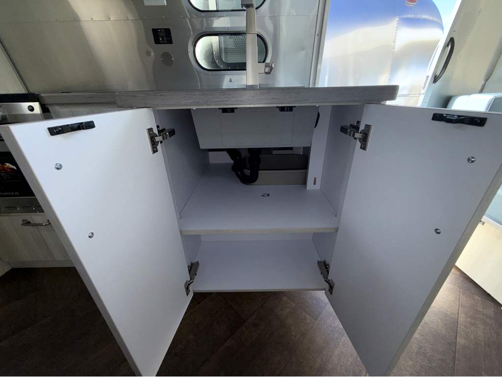 2026 AIRSTREAM INTERNATIONAL 27FBT - Image 16
