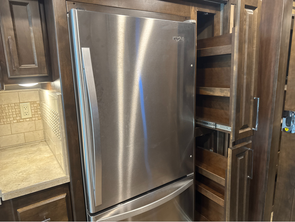 2018 TIFFIN ALLEGRO RED 33AA - Image 18