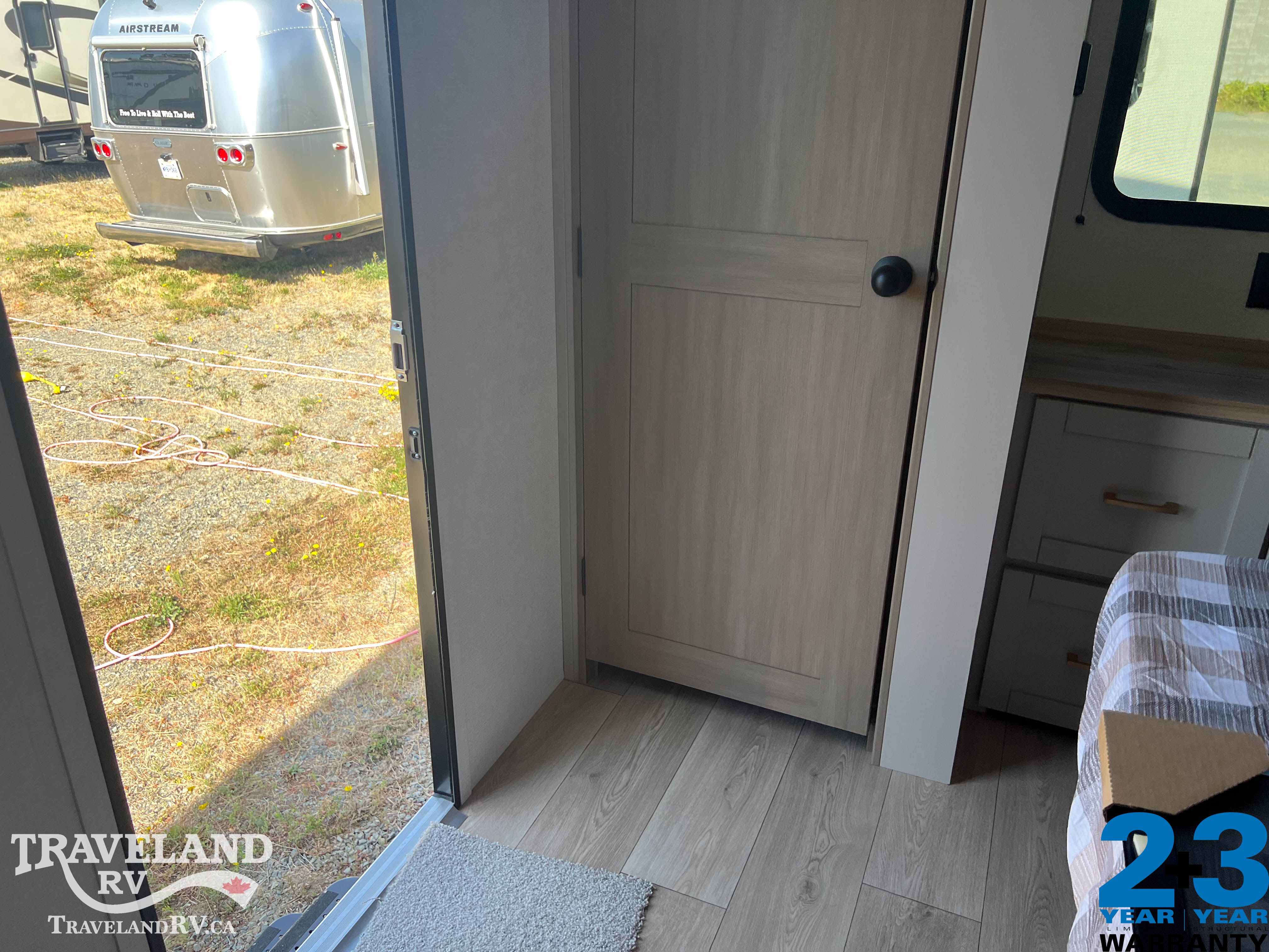 2027 Jayco Jay Flight Bungalow 404LOFT - Image 29
