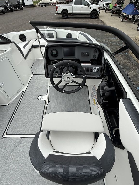 2025 Yamaha Boats AR195 - Image 26