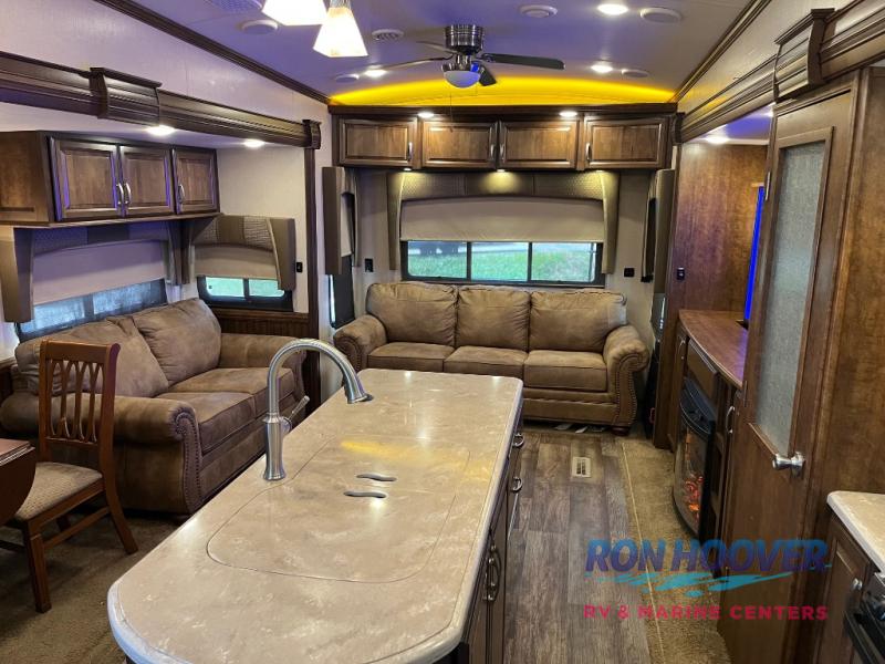 2016 FOREST RIVER 3875FB - Image 5
