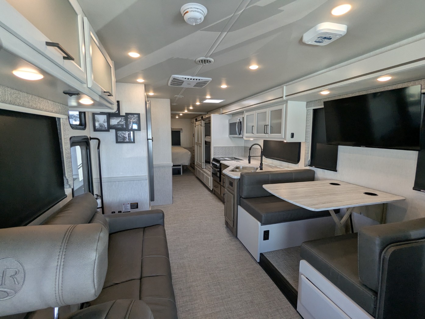 2026 Holiday Rambler Admiral 34J - Image 12