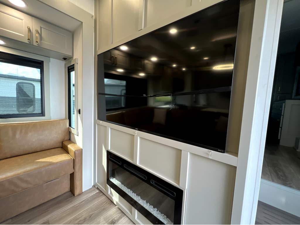 2025 BRINKLEY RV MODEL G 3950 - Image 7
