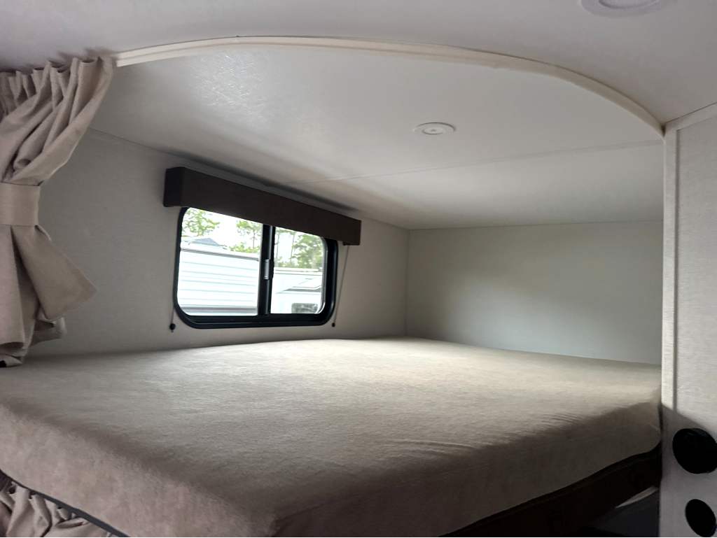 2027 GRAND DESIGN TRANSCEND 19BHX - Image 25