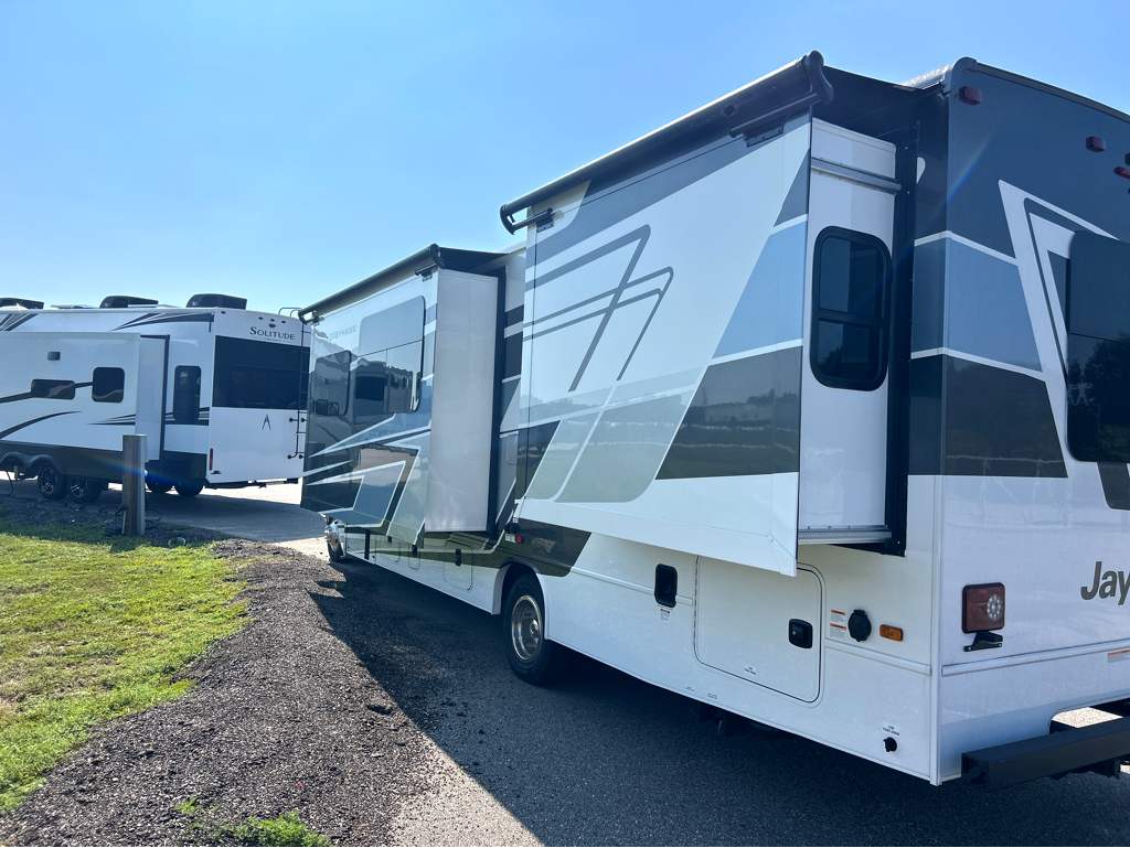 2027 JAYCO GREYHAWK 29MV - Image 6