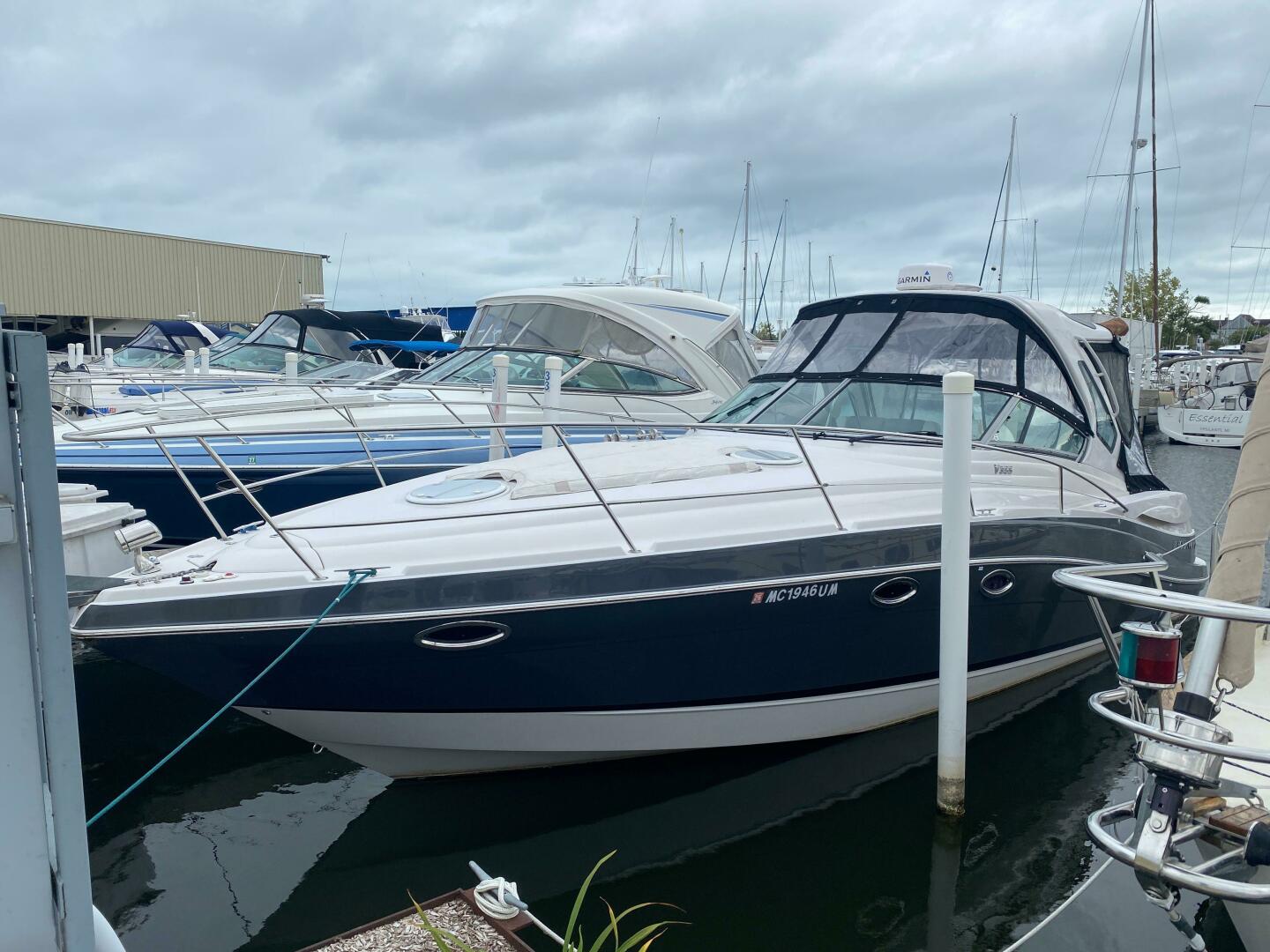 2018 Four Winns 355 Vista - Image 1