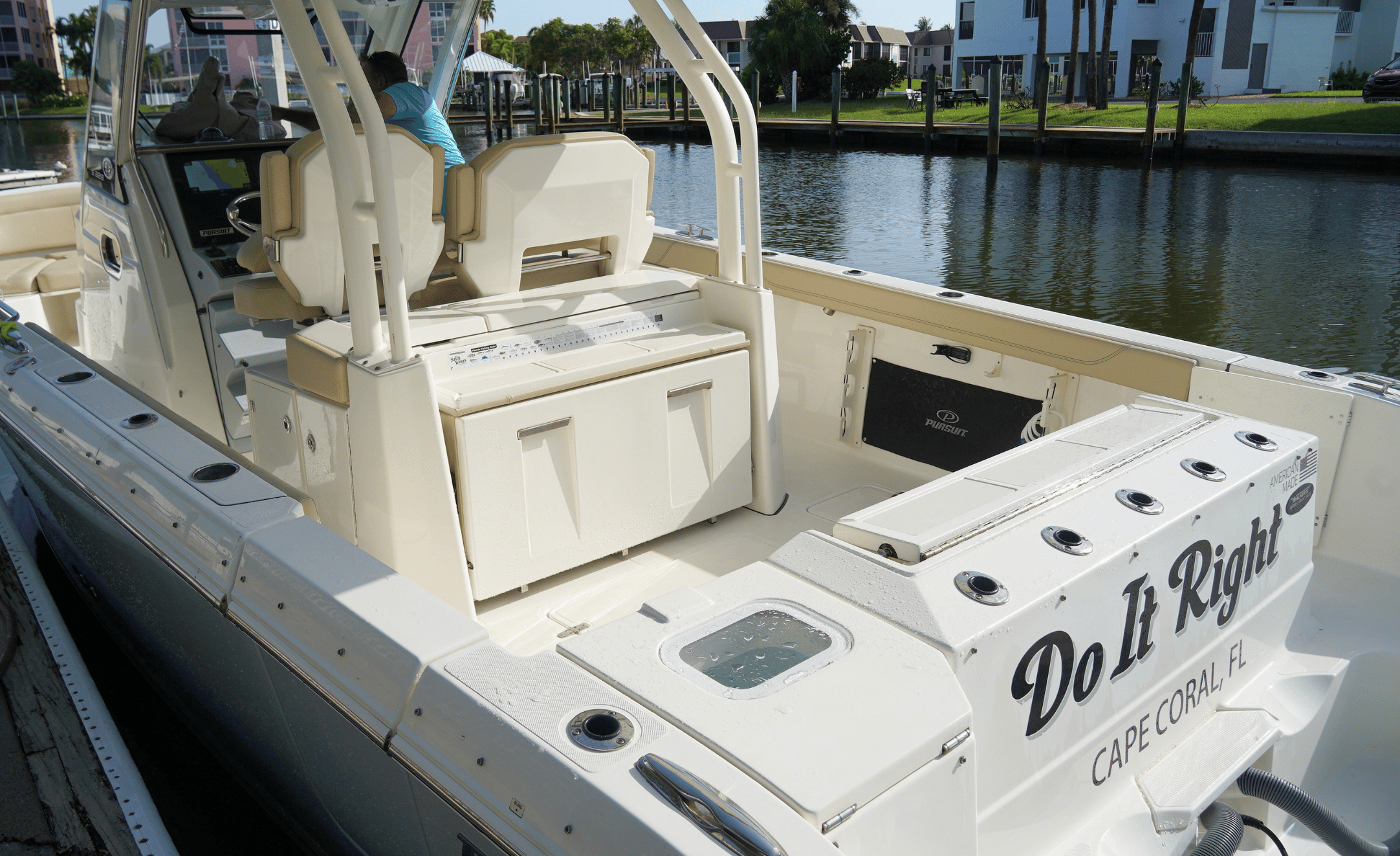 2020 PURSUIT S328 - Image 14