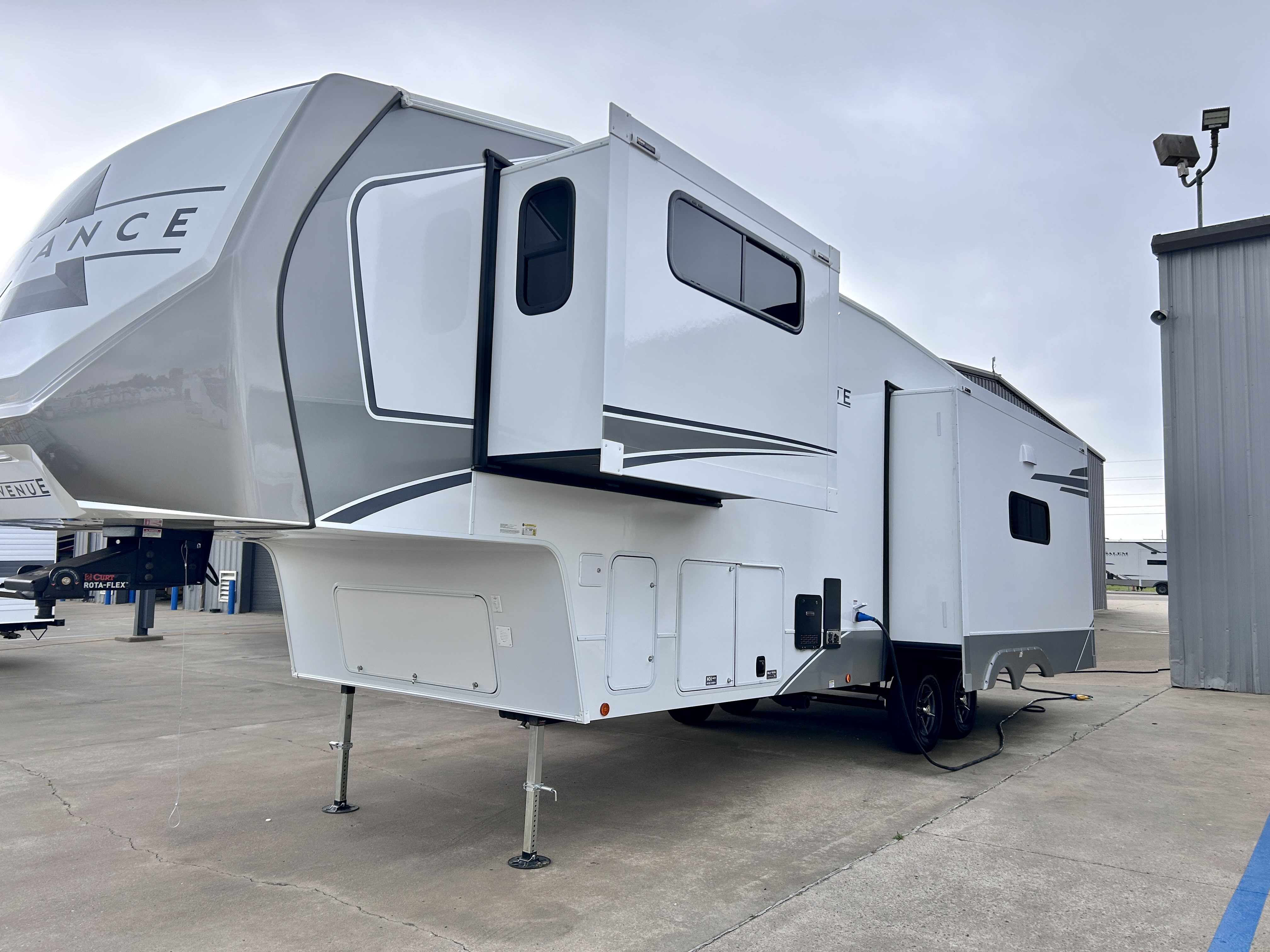 2026 Alliance RV Avenue 32RLS - Image 4