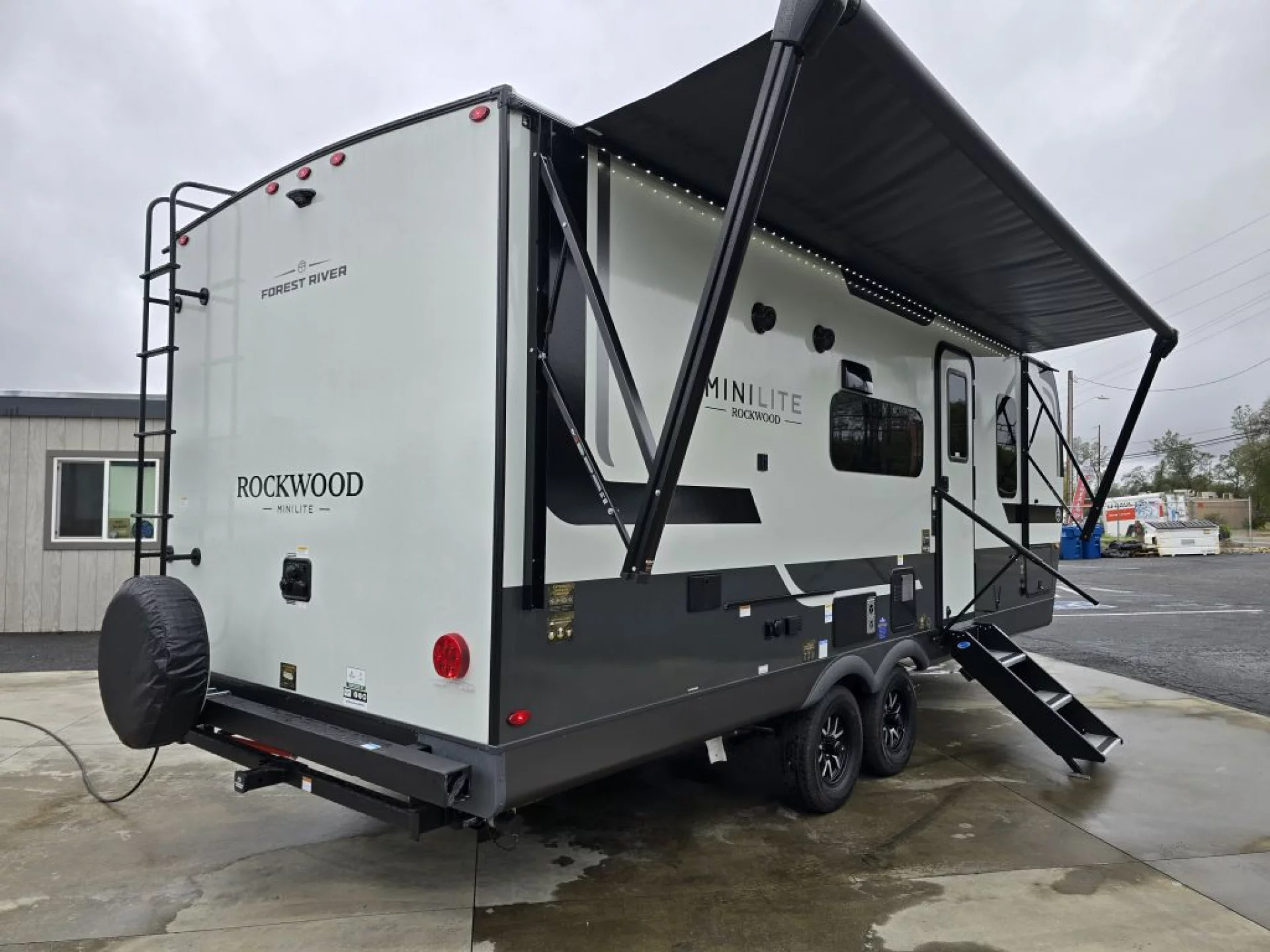 2026 FOREST RIVER ROCKWOOD MINI LITE 2520BH - Image 4