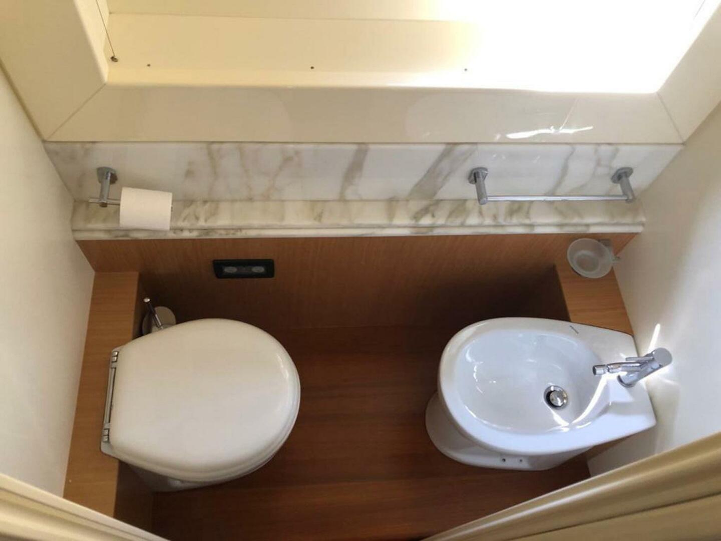 2008 Ferretti Yachts 830 - Image 18
