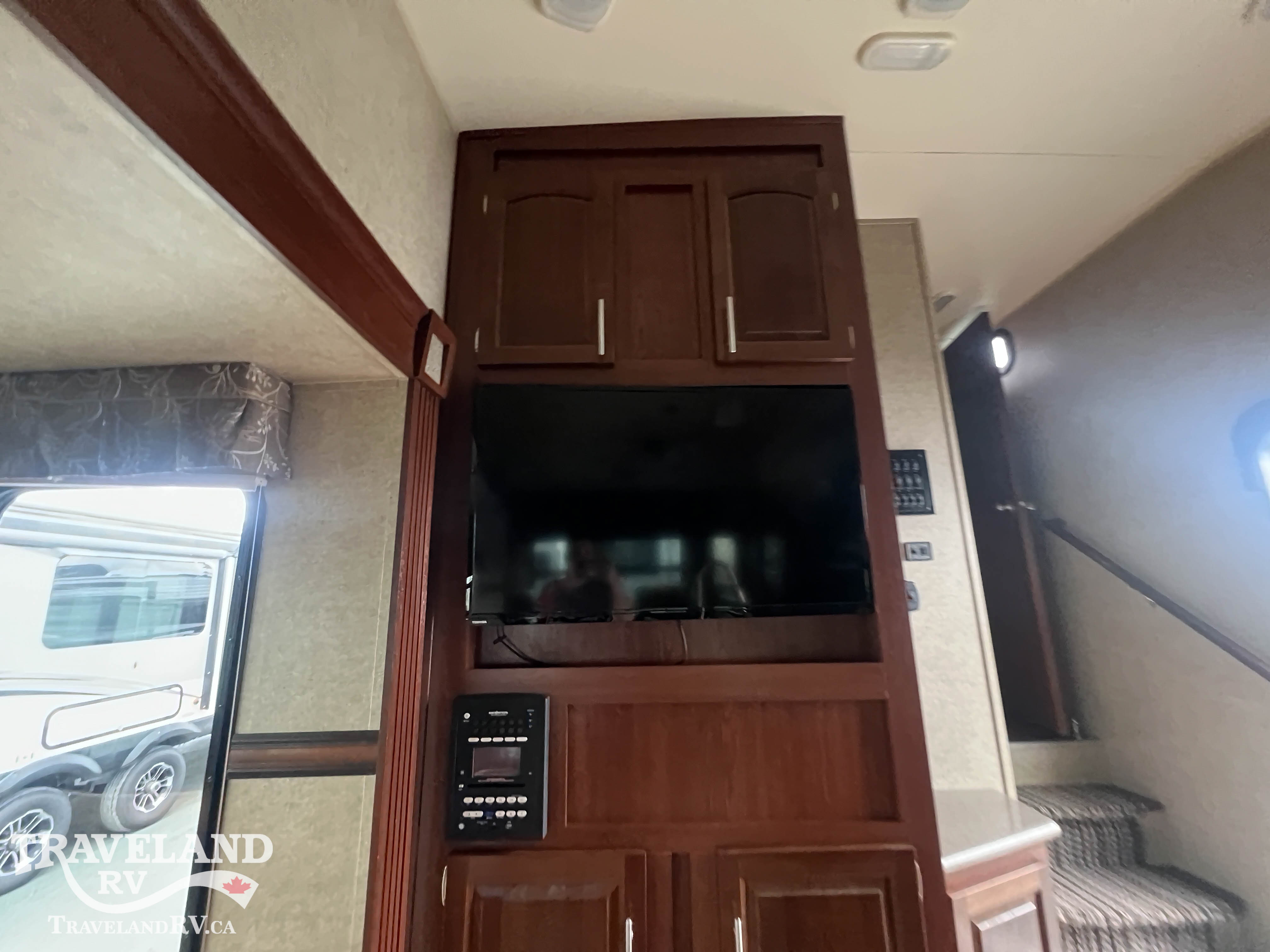 2015 Forest River Rockwood Signature Ultra Lite ULTRA LITE 8285IKWS - Image 10