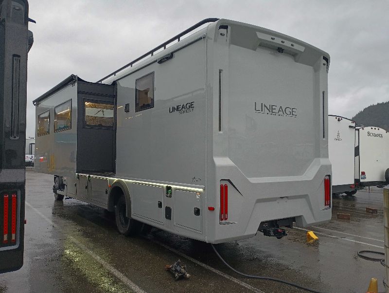 2026 Grand Design Lineage Series F 31ZW - Image 2